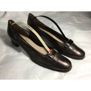 SALVATORE FERRAGAMO Signed Buckle Low Pump 10.5 3A